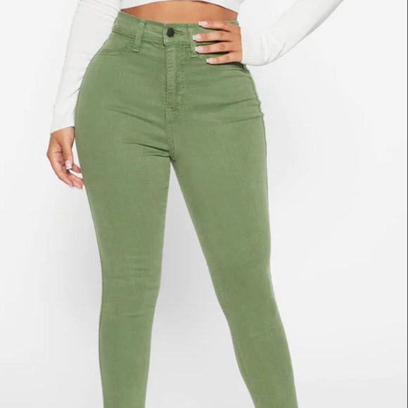 Shine Bright and Stand Out with Fashion Nova’s Best-Selling Skinny Jeans - Picture 4 of 5